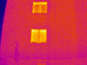 Rozdíl plastová vakuová a klasická špaletová okna